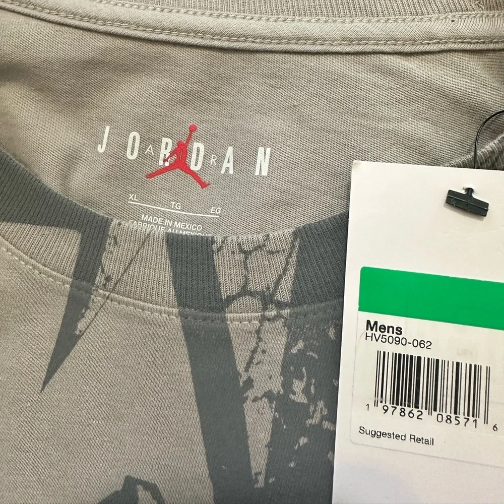 NWT Jordan Jump Men's Crewneck Gray T-Shirt